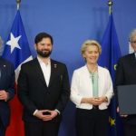 La Unión Europea firma un acuerdo con Chile para obtener litio y cobre